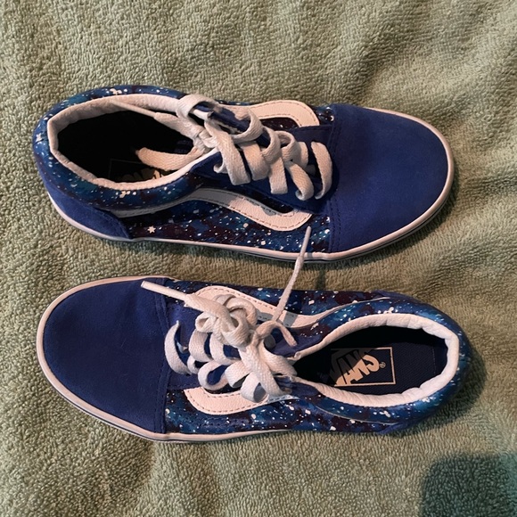 Kids Glowing Galaxy Vans size 1.5Y - Picture 2 of 3